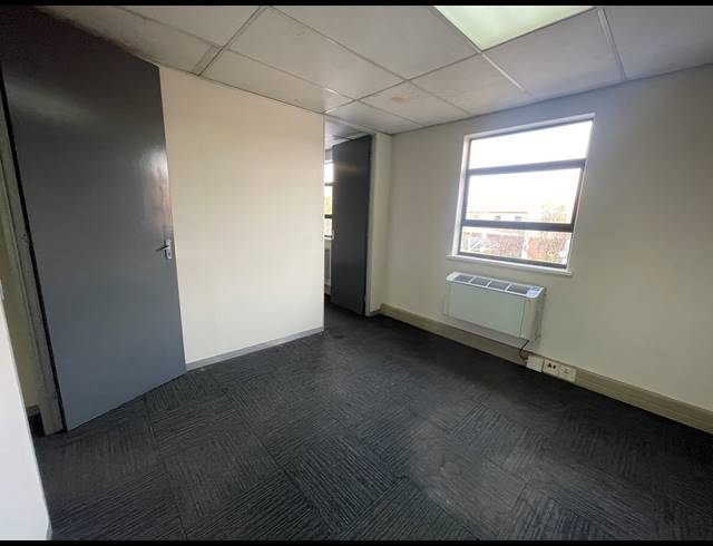 283M² OFFICE TO LET IN BARTLETT